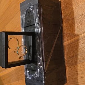 3D Floating Jewelry Display Case (10)